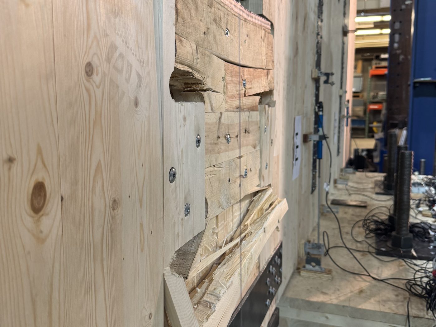 Crushing and localised failure at the interlocking joint