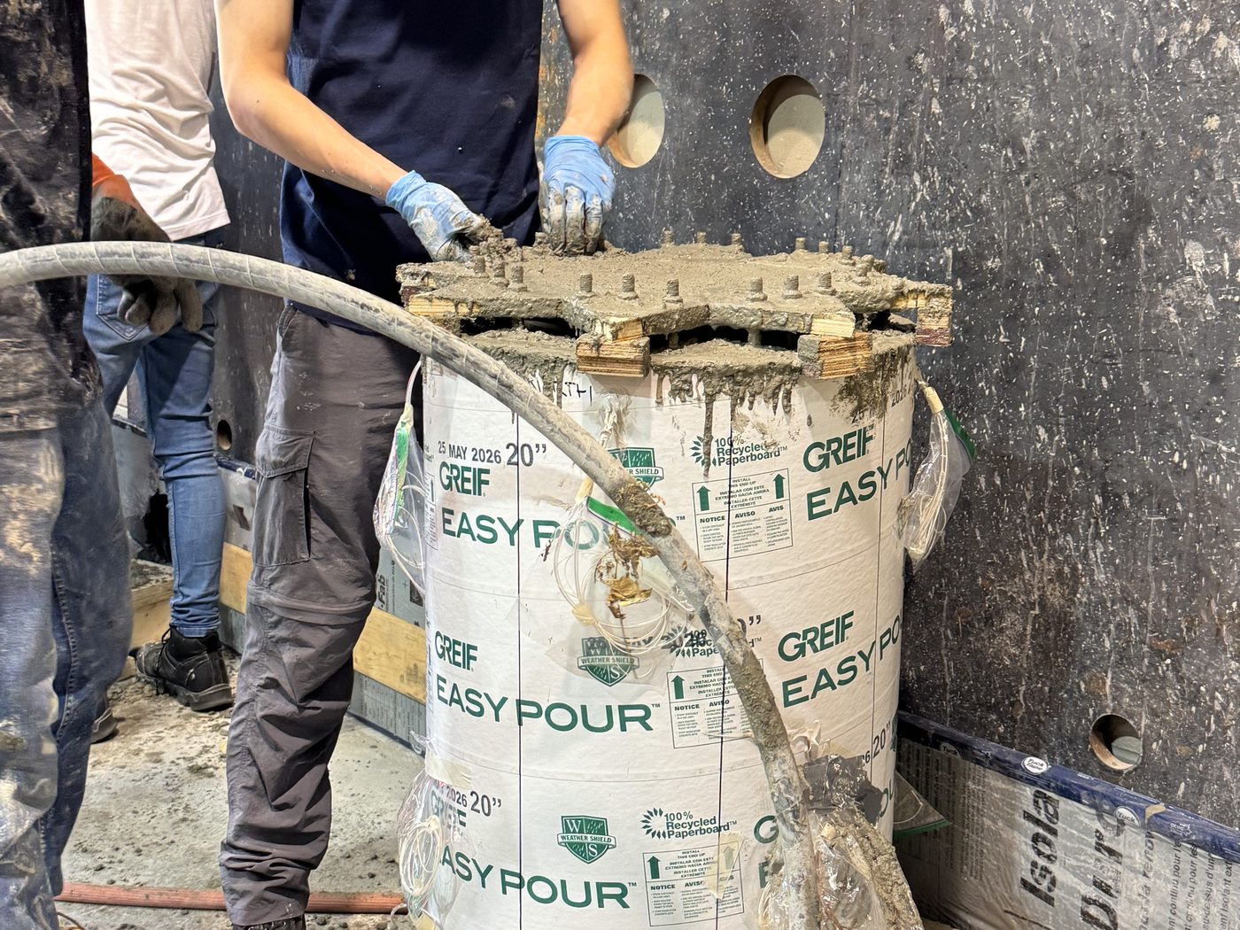 Casting a containment specimen